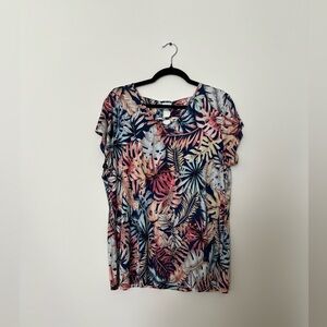Southern Lady short sleeve leaf pattern top size L lattice back neckline.